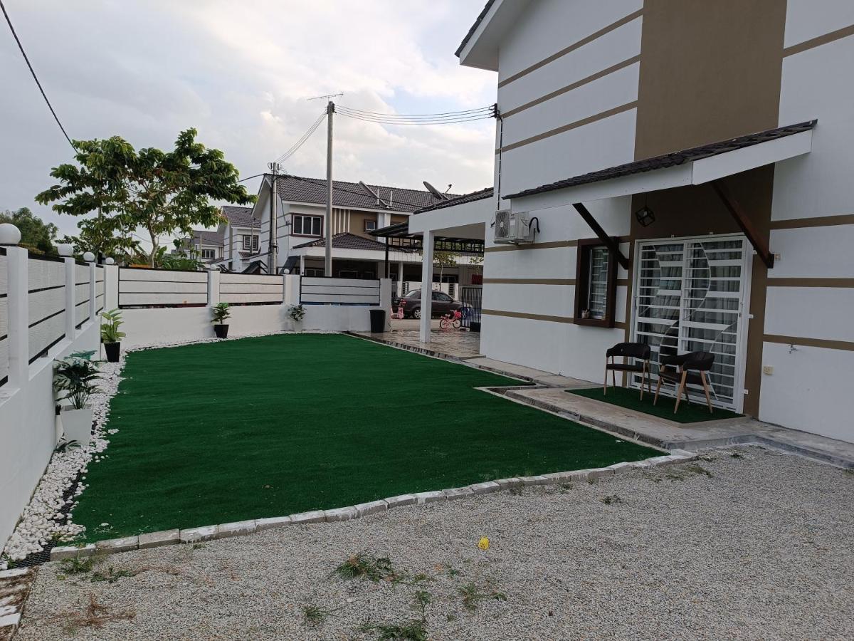 In Homestay Corner Batu Pahat Exterior foto